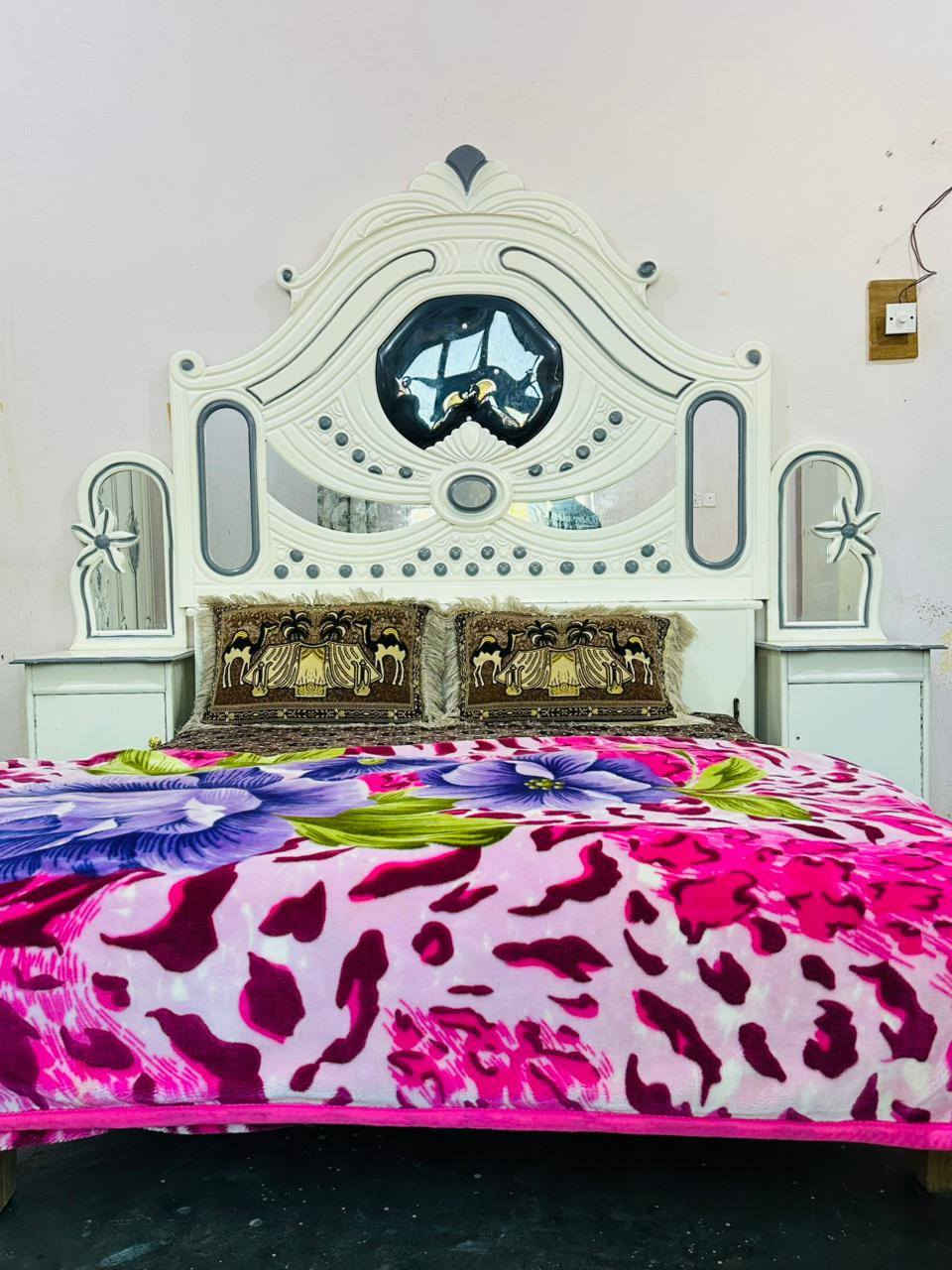 السعر جدا مناسب توجد غرفه نوم توج خشب عراقي لون ابيض صبغ حراري السعر 650
وبيها مجال بسيط العنوان الرمانه منطقة البوعبيد للاستفسار *********** ادمن وافق
