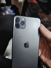 آيفون ١١ برو ماكس • ٢٥٦ • بطاريه ٨١