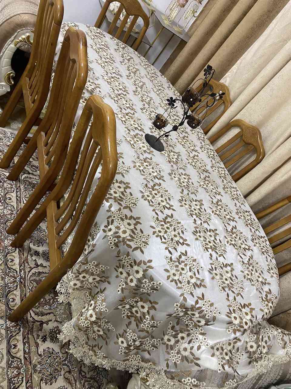 ميز طعام ماليزي خشب زان اصلي  مشتري من ٢٠١٠  مضموم غير مستخدم  ٧ كراسي فقط واحد ضايع 
السعر ٥٠٠ الف سعر الجديد ٨٥٠ الف تقريبا .
للتواصل 
*********** 
وتس اب
