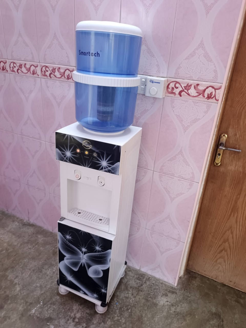 براد شغال شرط حار بارد ثلاجه كل عيب مابيه فول نضافه سعر 60 وبيه مجال مكاني كركوك حي عسكري شراي اتصل ***********
