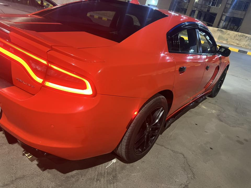 جارجر ٢٢اصل ١٦فقط بنيد مصبوغ وبيه كلير باب ومدكر فول فئة رالي مواصفاته رقمي ***********بيه وات ساب سعر١٧٥ وبيه مجال حك الجيه 
١-كشن حضن تدفئه تبريد
٢-شفتات ستيرن
٣-خزن ميموري
٤-شاشه كبيره
٥-دواخل جلد اسود 
٦-تحكم ستيرن فول
٧-بدون ايرباك
٨-كير طياره
وبعد بيه مواصفات هواي فقط بدون فتحه سياره فور ويل رقم ذي قار مميز أربع ارقام شرط المداور
