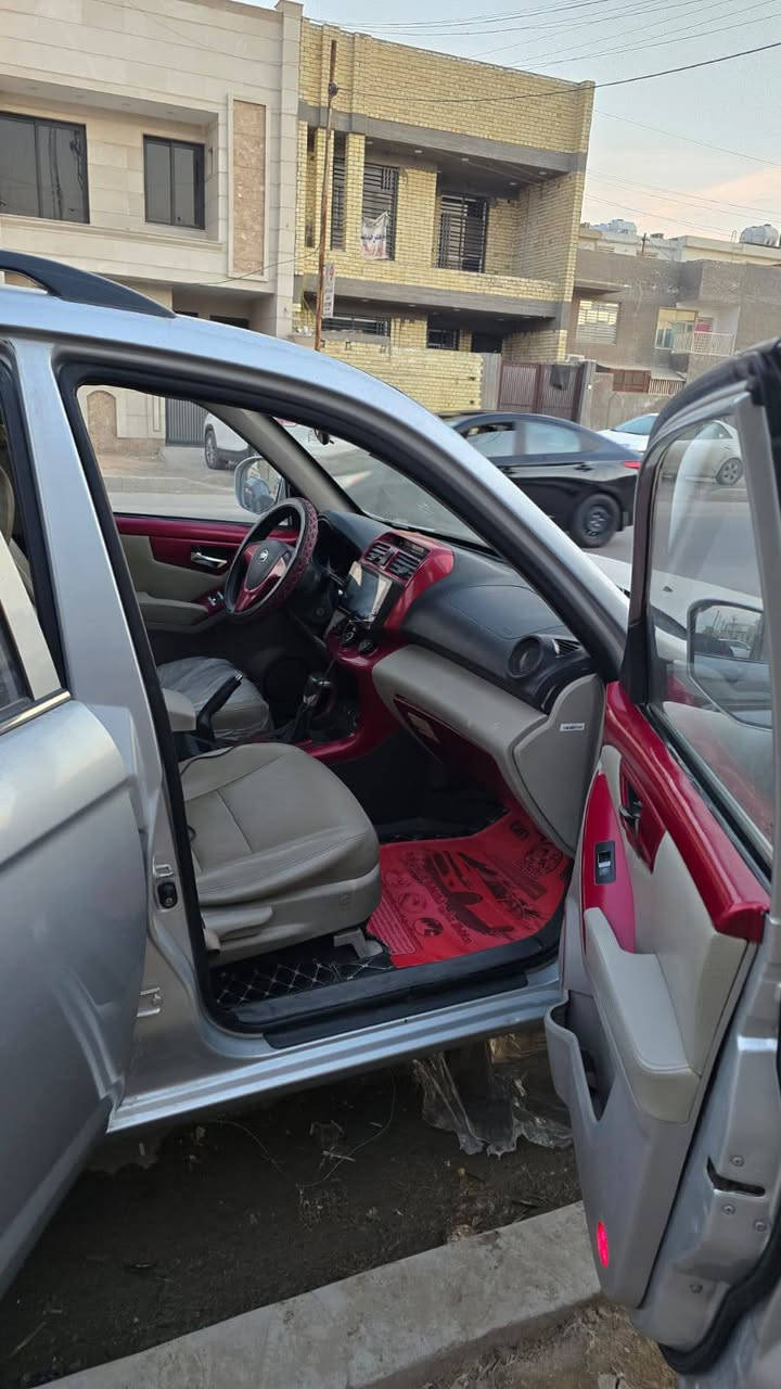 السلام عليكم
ليفانx60 موديل 16 كير اوتماتيك نظيفة تبريد ثلج سنوية جديدة رقم جديد رقمها بغداد السيارة باسمي تحويل مباشر 
عنوانها بغداد الامين الثانية  السعر 65 وبيها مجال
*********** للاستفسار
بيهه جراد السيارة 
تخم تاير جديد
