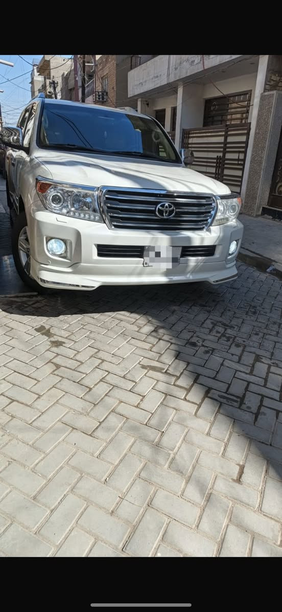 سلام عليكم لاندكروز 2014 جديده ماشيه 140 دعاميه تبديل فقط والاصليه موجوده هذه سونر  كدامك رقم صاحبه ***********
