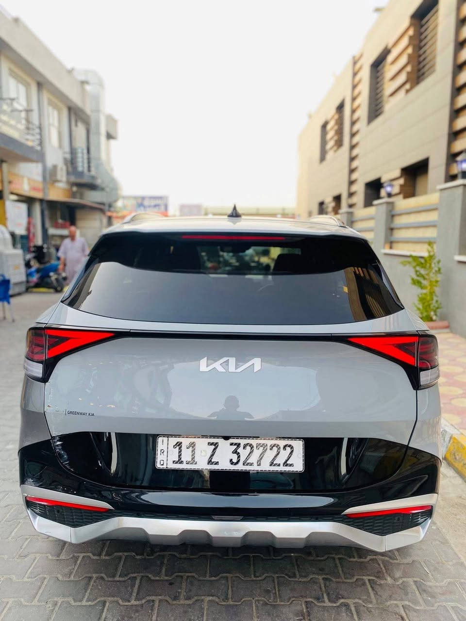 سبورتج موديل 2024  اعلى فئة البرستيج  ضربتها بأمريكا جاملغ
ايرياك الدركه والدشبول بعدهم ممرجعات  بيها شب حار بالصندوق الخلفي أمامك بالصوره ورصعه بالباب السياره بأسمي تحويل فوري السياره ب240ورقه وبيها مجال بسيط 
*********** مكان السياره بغداد
