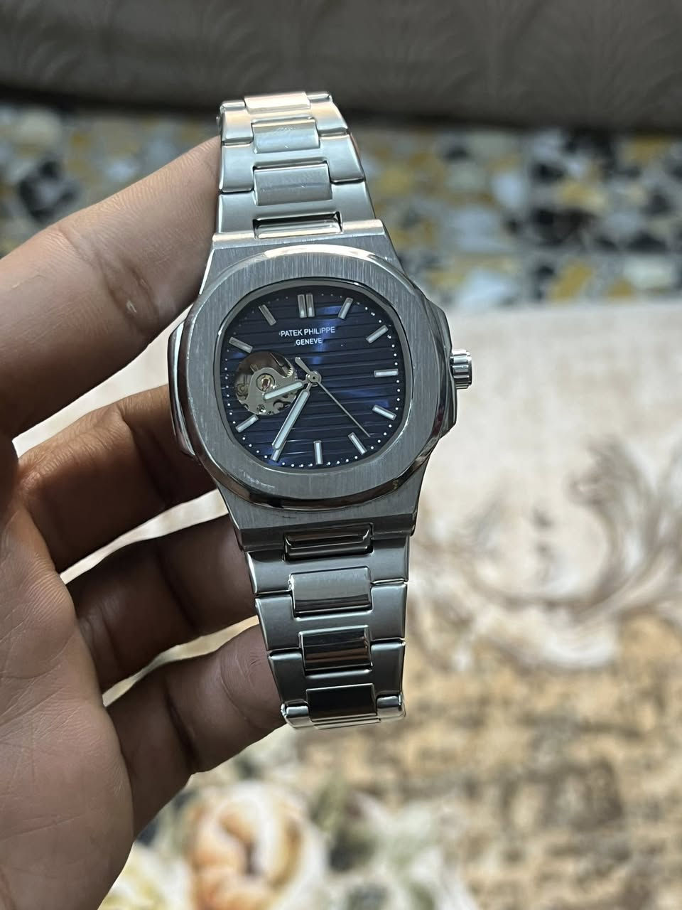 ساعة باتيك فيليب 
مينه لون نيلي ، مكينه كشف
وزن ثكَيل وبعد احلى من التصوير بهواي


**إذا كنت صاحب هذا الإعلان وتريد حذفه لأي سبب، رجاءا أرسل رسالة إلى الدعم الفني**