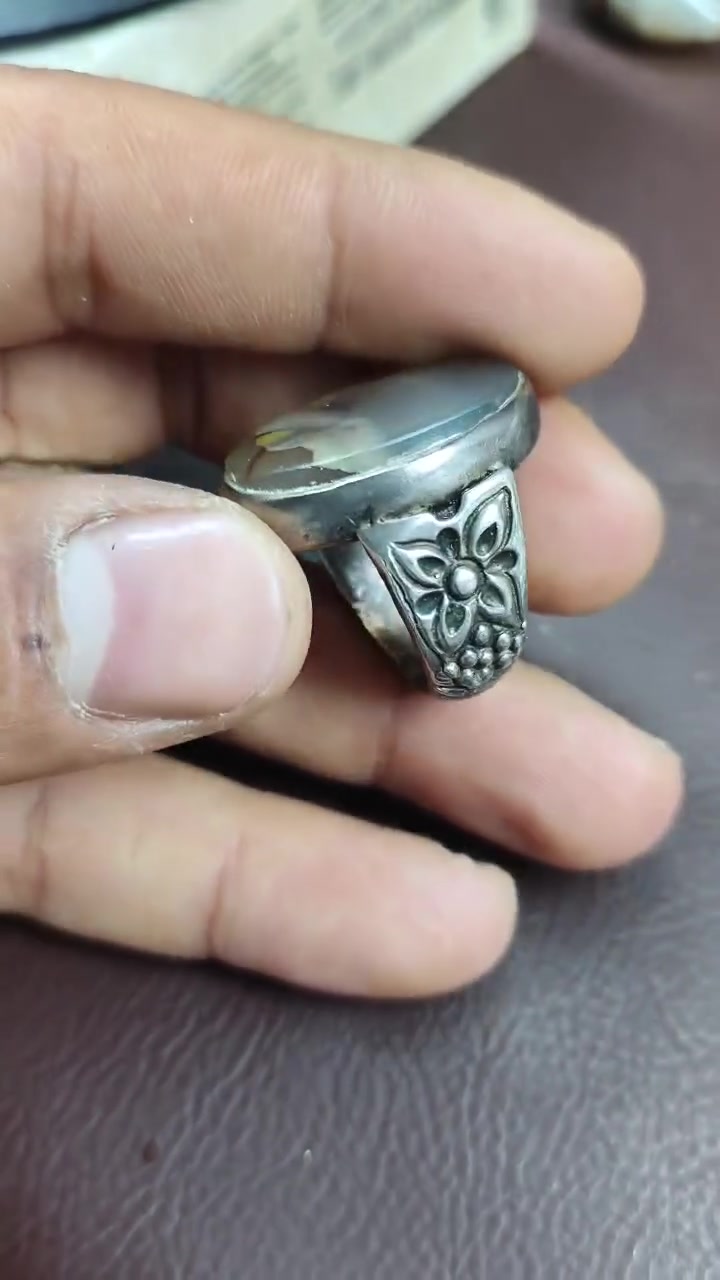 عقيق يماني ذمه قطعه ثكيله كلش مصوره تصوير واضح سعره 110 معه توصيل فضته كلش ثقيله


**إذا كنت صاحب هذا الإعلان وتريد حذفه لأي سبب، رجاءا أرسل رسالة إلى الدعم الفني**