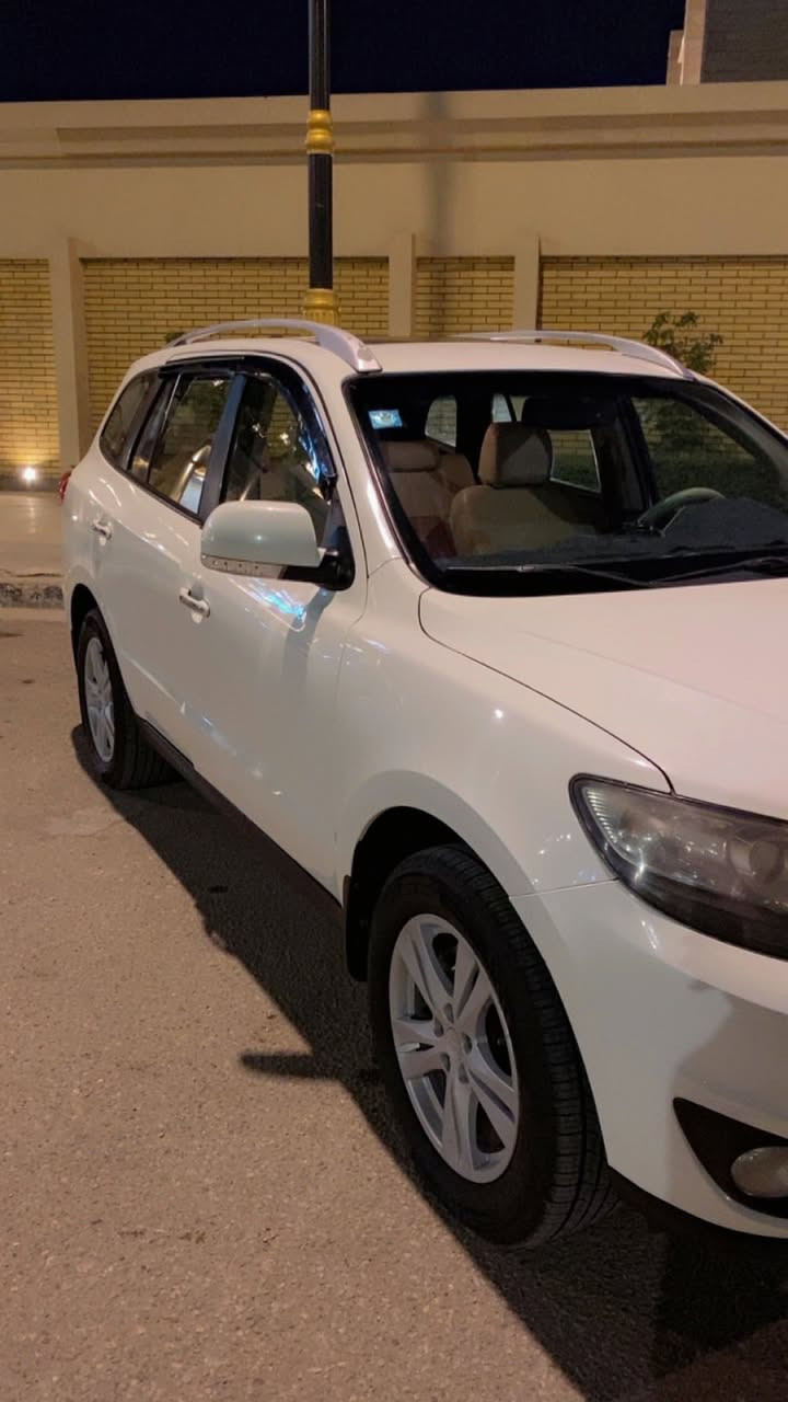 اقرا المنشور كامل وبعدين علق
سلام عليكم 

سنتافي للبيع 

الموديل:2011

عداد المسافة:149 الف

المواصفات ✅

1:سلايد 

2:سبعة راكب

3:كشنات :مخمل ومغلفه جلد

4:بصمة

5: مقعد السائق كهرب

6: ويل كب

7:تبريد لمس

8:تبريد تلث قطع

9:مري كهرب شفط

10: إشائر بالمري

السيارة مكفولة من اي ملاحظة فقط بارد

 السيارة بإسمي ثاني يوم تحويل

هذي اعلى مواصفات بالسنتافي

السعر:160 وبيها مجال بسيط

للأستفسار: ***********
