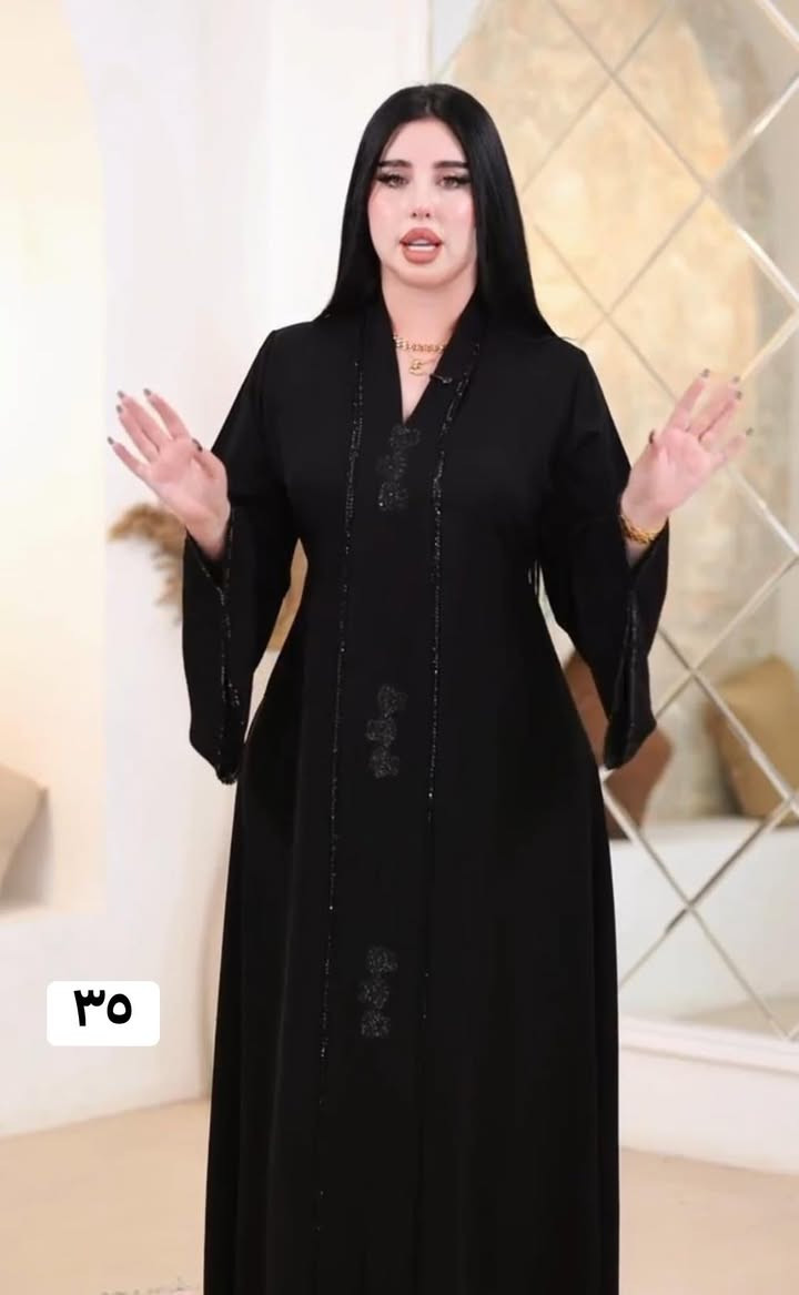 قماش ناعم وانسيابي بلمسة راقية تمنح العباية مظهراً أنيقاً وفخماً. يتميز بخفة مريحة وجودة عالية مع وقفة مرتبة تبرز جمال التصميم، ليجمع بين الرقي والراحة في كل إطلالة
عيوني بنات من عبايه راقيه وعلى فحص معجبتج ترجع بيد المندوب 
سعرها ٣٥ الف


**إذا كنت صاحب هذا الإعلان وتريد حذفه لأي سبب، رجاءا أرسل رسالة إلى الدعم الفني**