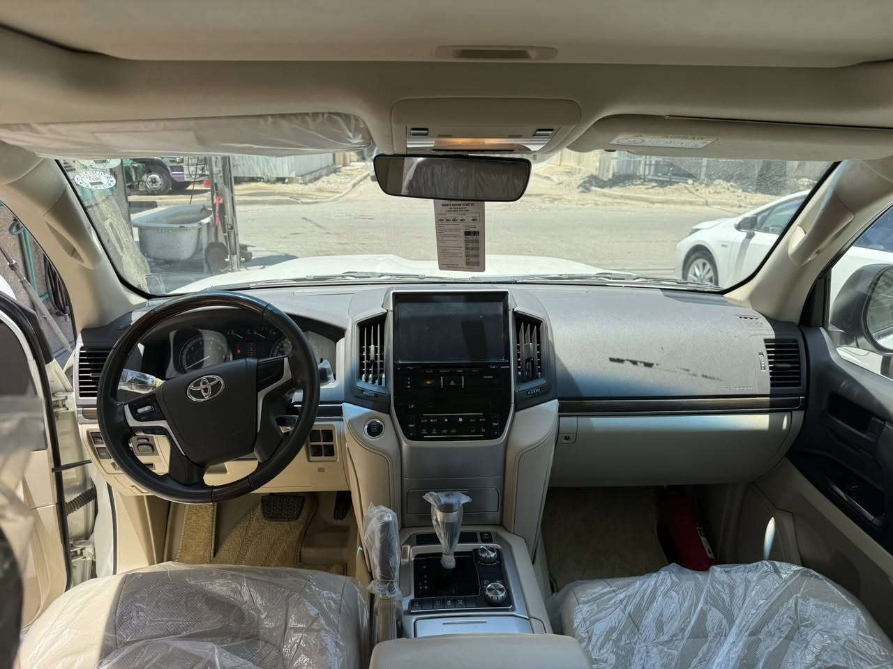 لاندكروز جكساره سياره موديل 2021 بيه بارد بلباب الخلفي جهد سايق سياره ماشيه 132 باقي مكفول ع سونر مكان السياره بغداد الامين ثانيه ***********
