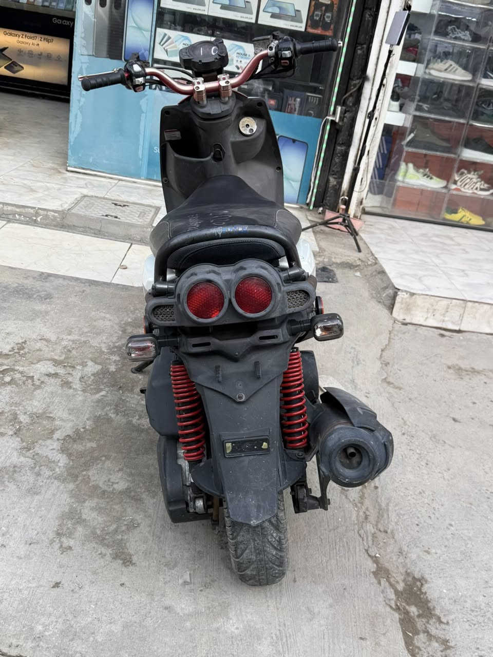 سلام عليكم دراجه سكنس جبلي رمبه دراجه صارله شهرين ونص من نازله من رمبه موحود عقد شراء ودراحه مكفوله لطول لطول مكينه بلادي ول دراجه اي نقص مابيه ستير كرزي بلادي ول يدات هم كرزي جتي ويها من رمبه اعيد واكرر دراجه مكفوله موجود واتساب وخط ***********سعر١٢٥٠
