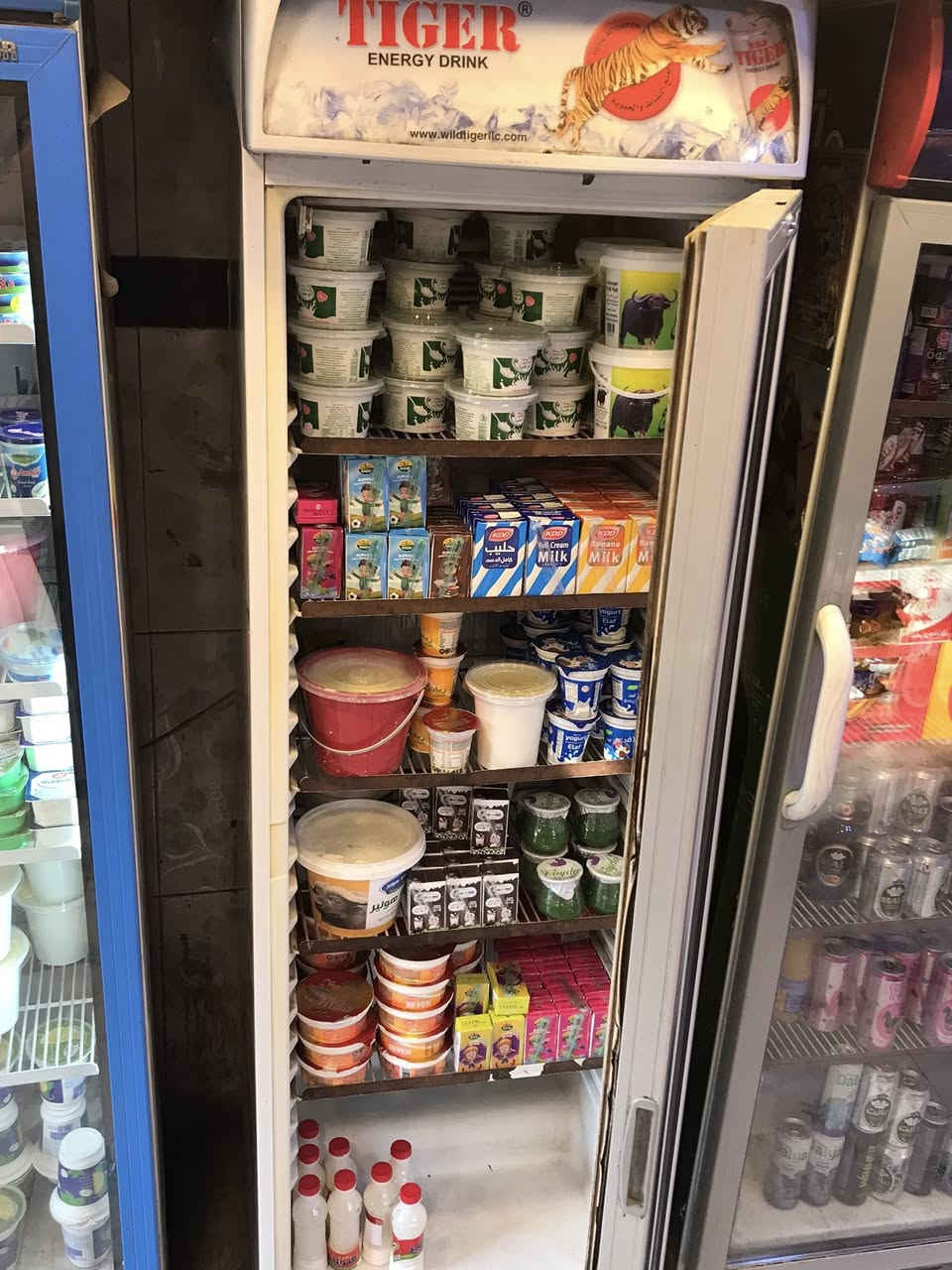 سلام عليكم ورحمة الله وبركاته عارضه ايكور تركي اصلي درجة أولى شرط التبريد وتجي وشوف بعينك 
سعرها 250مجالها جداً بصيط 
مكاني بغداد الشعلة قطاع الاول 
رقم الهاتف ***********
