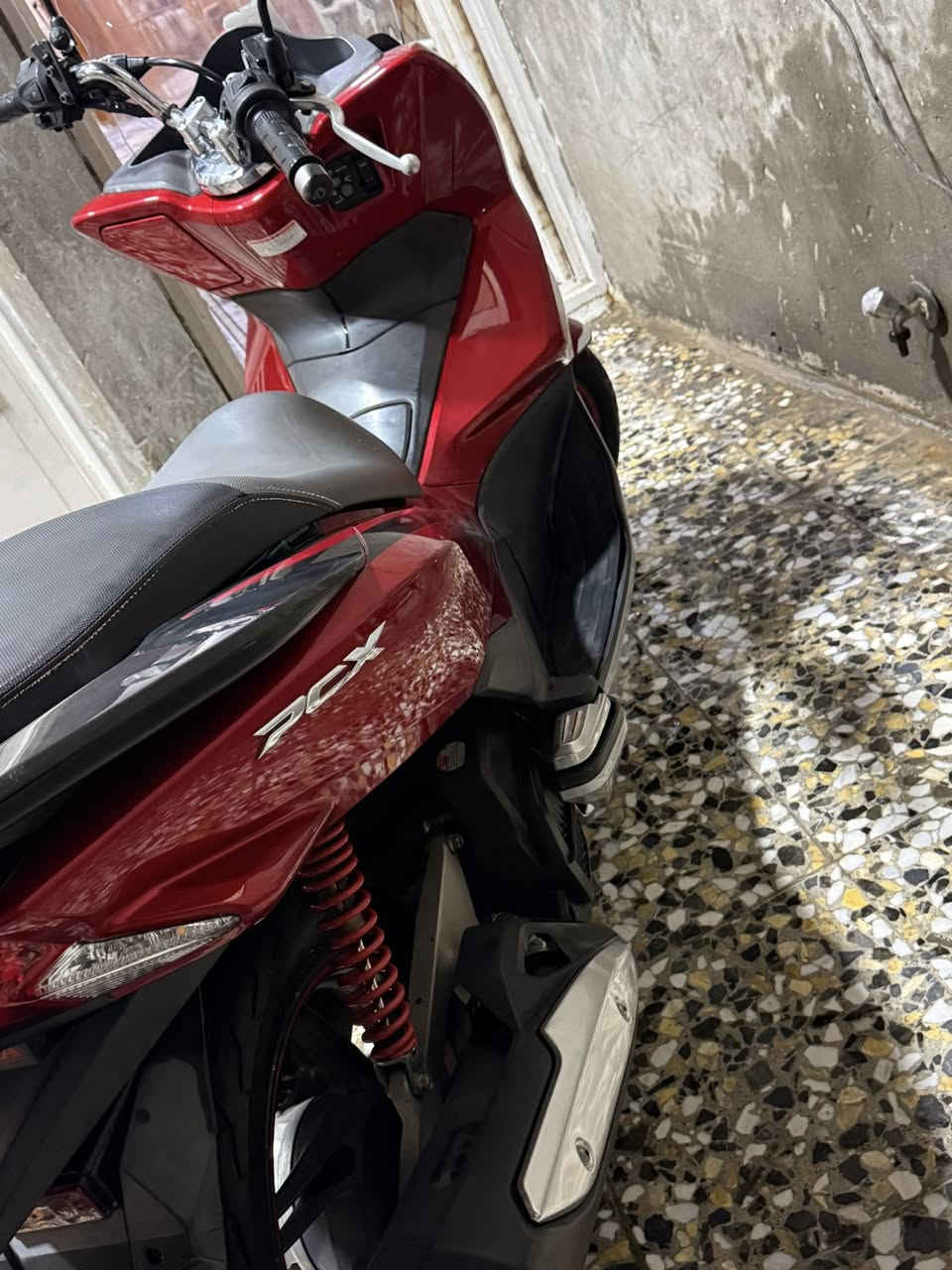 سلام عليكم للبيع فقط دراجه pcxجيل الثاني 125cc لون مميز دراجه جديده امانه الله خير من الله شلعه معدل مكينه كفاله دراجه مكفوله كفاله من تبديل كفر من صبغ ياباني مو ماليزي ستان كهرباء سايد بريك جامه طويله حساس ازدحام للبيع السعر 17للتواصل ***********مو شراي لا تتصل 👍
