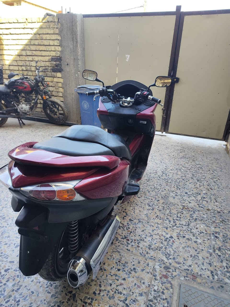 السلام عليكم فورزا صفر 10 مكينة وكير كفالة شرط الفحص
كهربائيات كلها شغال 
دراجة صافية ربع ما ذب عليها 
سعرها 1 و 300 وبيها مجال بسيط 
سكن غزالية 
***********
