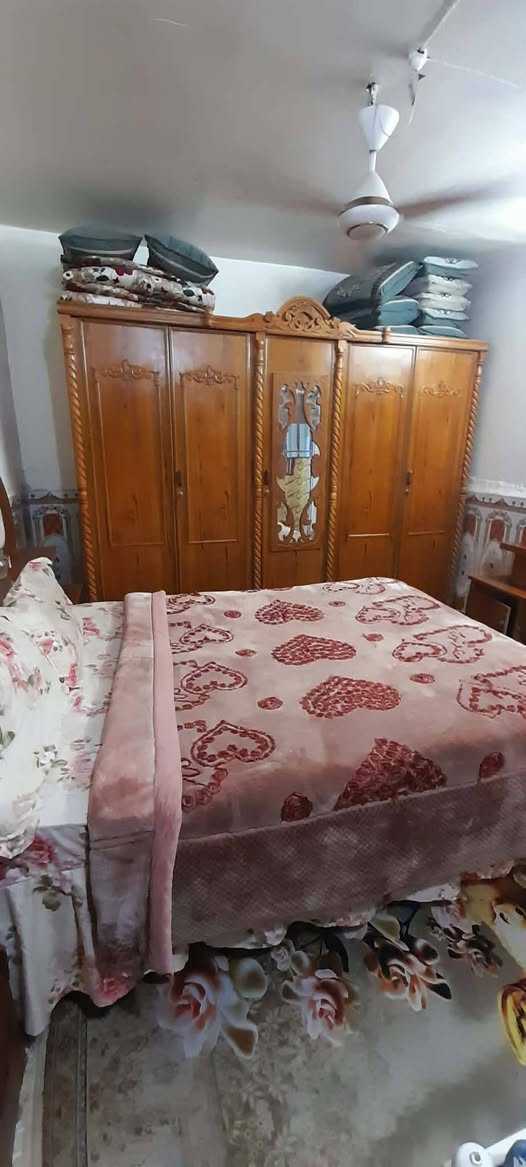 دار للبيع/حي النهضه الفرع المقابل العمارات الجديده/٦٥ متر واقع حال ٧٥ متر  بي استقبال وصالة وغرفة ومطبخ صحيات وبي غرفة فوك جاهزة واجهة ١٠ متر للإستفسار الاتصال *********** او مراجعة مكتب امير القريشي للعقار
