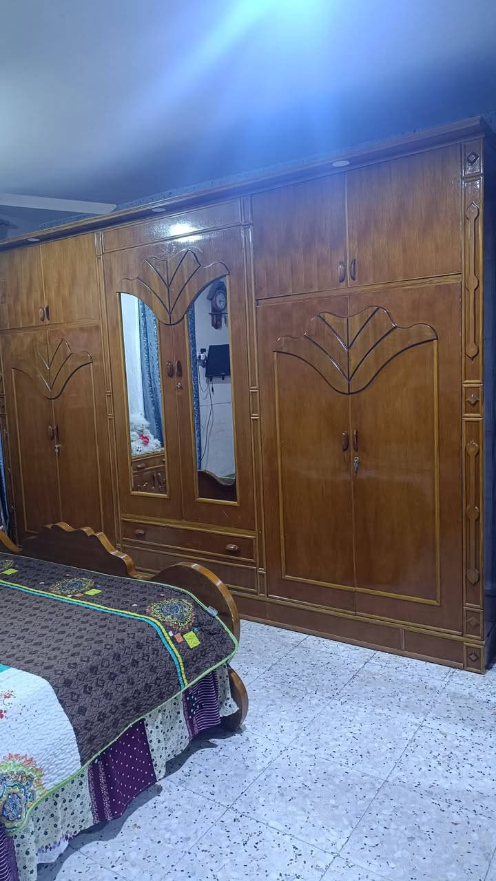 غرفه تسكام صاج داخل وخارج ام السته طابقين ظهر جرجوبه نظيفة كلش مكاني محاويل للاتصال ع الرقم ***********
