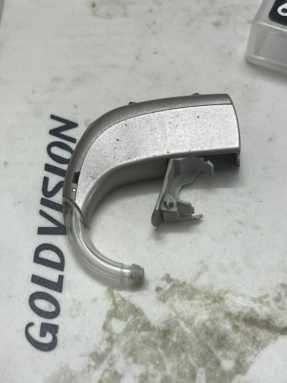 السلام عليكم عندي سمعية لي اصحاب السمع الضعيف سمعه اصليه لبيع السعر 150 ألف جديدة مستخدميه شي قليل  الله شاهد علي أخذته ٣٥٠ ألف ***********
