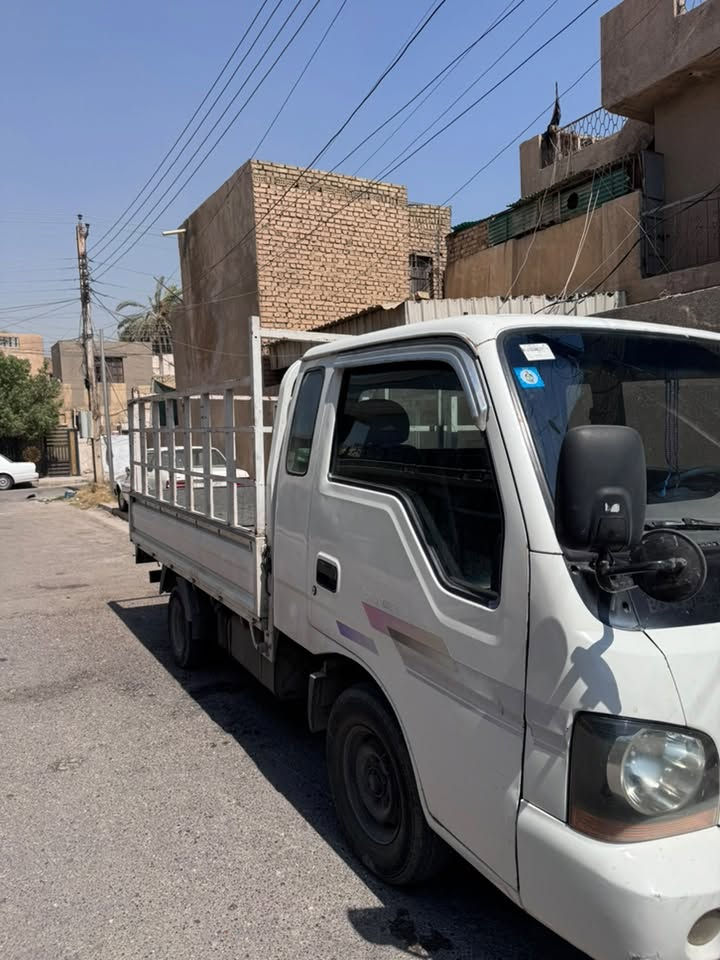 كيا حمل ام عيون موديل 2002
السيارة نضيفة مال جناي  
اصولية وبأسمي رقم انكليزي جديد مصفرة غرامات
السيارة مكفولة تجي تفحص 
مكاني الزعفرانية للتواصل واتساب فقط
***********
