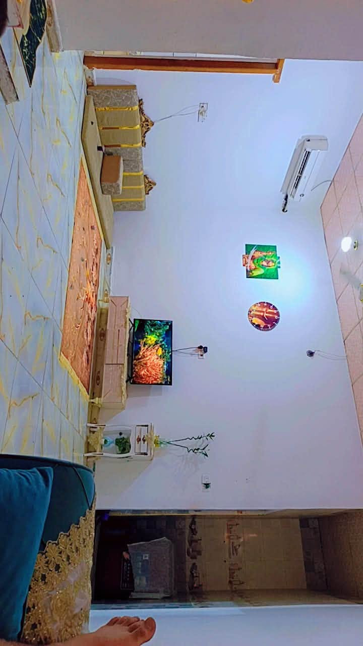 سلام وعليكم بيت، للبيع المساحه ٢٤٠ متر يتكون من غرفتين ٥×٤ ومطبخ ٥×٤ دوانيه ٦×٥ صحيات خارجيه وداخليه + محل ٣×٣ بيت كونكريت شيش كامل ينبني طابق ثاني  
البيت صاير نهايت فرع شارع مقطوع يعني لا سيارات وهوسه ولا يدخل غريب للفرع  العنوان ابو الخصيب ابو كوصره قرب سنتر طه شارع حسينيه ام الاقمار الاربعه السعر 85 وبي مجال .

الأتصال : ***********
