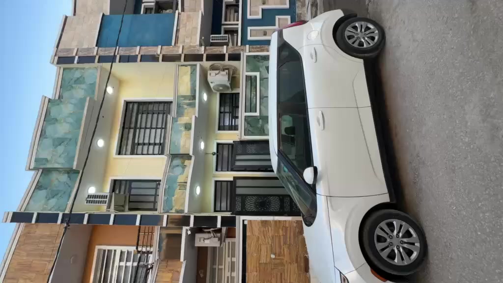 🏡 بيت للبيع – بناء حديث
المساحة: 85 م²
الواجهة: 5 متر
النزال: 17 متر
الطوابق: طابقين
المستند: سند 25 – قرار قاضي
الموقع: الدورة – شارع النفط – مجمع ذو الفقار
💰السعر:90 مليون 
📞 للتواصل:***********
