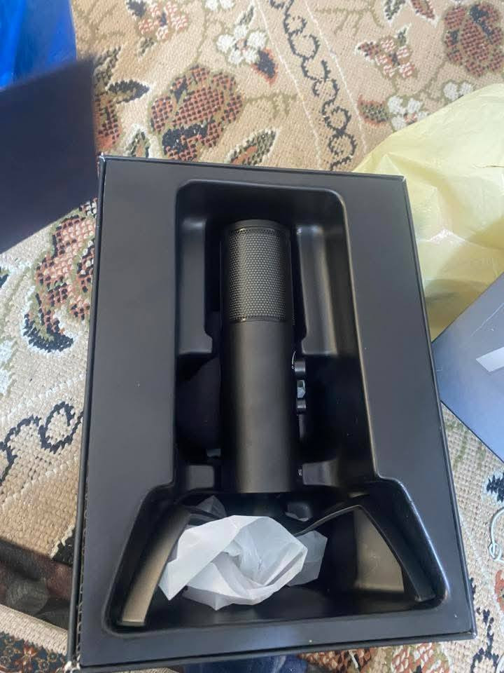 هذا هو ميكروفون مكثف للألعاب Yanmai Q18 بمنفذ USB وإضاءة RGB.الاستخدام: مصمم خصيصًا للبث المباشر، الألعاب، البودكاست، وتسجيل الصوتيات بجودة الاستوديو.المميزات: يأتي مع زر كتم صوت يعمل باللمس، وأزرار للتحكم في مستوى الصوت، ومنفذ لسماعة الرأس للمراقبة المباشرة.التوافق: يعمل بنظام التوصيل والتشغيل (Plug & Play) عبر USB، مما يجعله سهل الاستخدام مع أجهزة الكمبيوتر.سعر 60 الف


**إذا كنت صاحب هذا الإعلان وتريد حذفه لأي سبب، رجاءا أرسل رسالة إلى الدعم الفني**