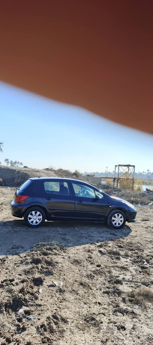 سلام عليكم ورحمة الله 
من رخصة لادمنيه المحترم. 
بيجو. 2006.
كير اوتماتيك. محرك. 1800. 
رقم بغداد. تحويل مباشر. 
تخم تاير نضيف. حداديه نضيفه.  
كهربائيّات جاهزه. #السعر  44.
العنوان طويريج ***********
