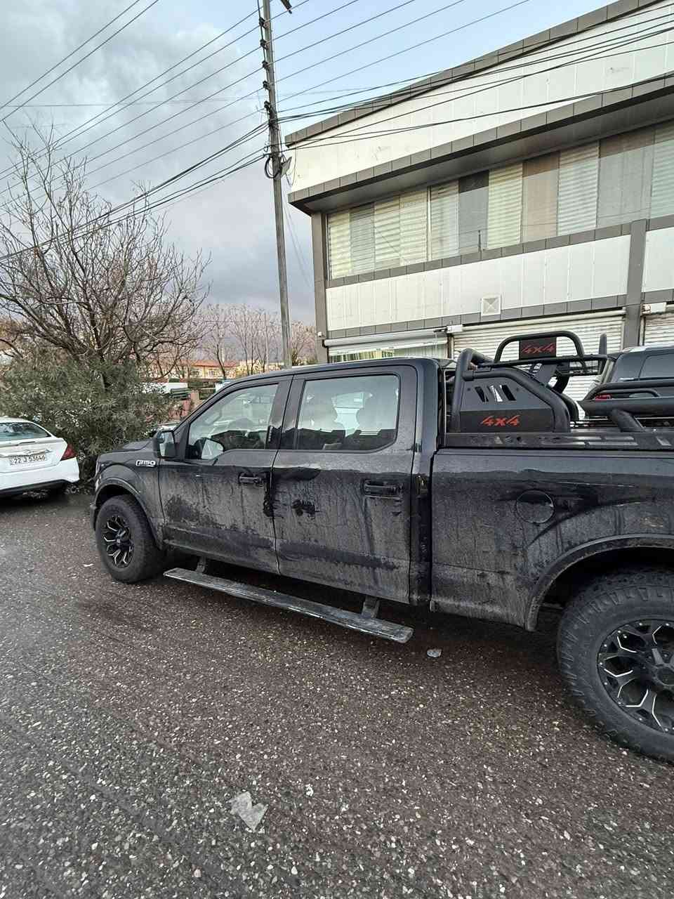 فورد f150 2016 لاريت بانوراما
فول فول مواصفاته معروفة 
دبل اكسل باب طويل بدي طويل

محرك 6 سلندر 3500 تيربو

3 قطع بيها بابين وچاملغ  جهة السكن
سعر 187 مكان السيارة اربيل
***********
