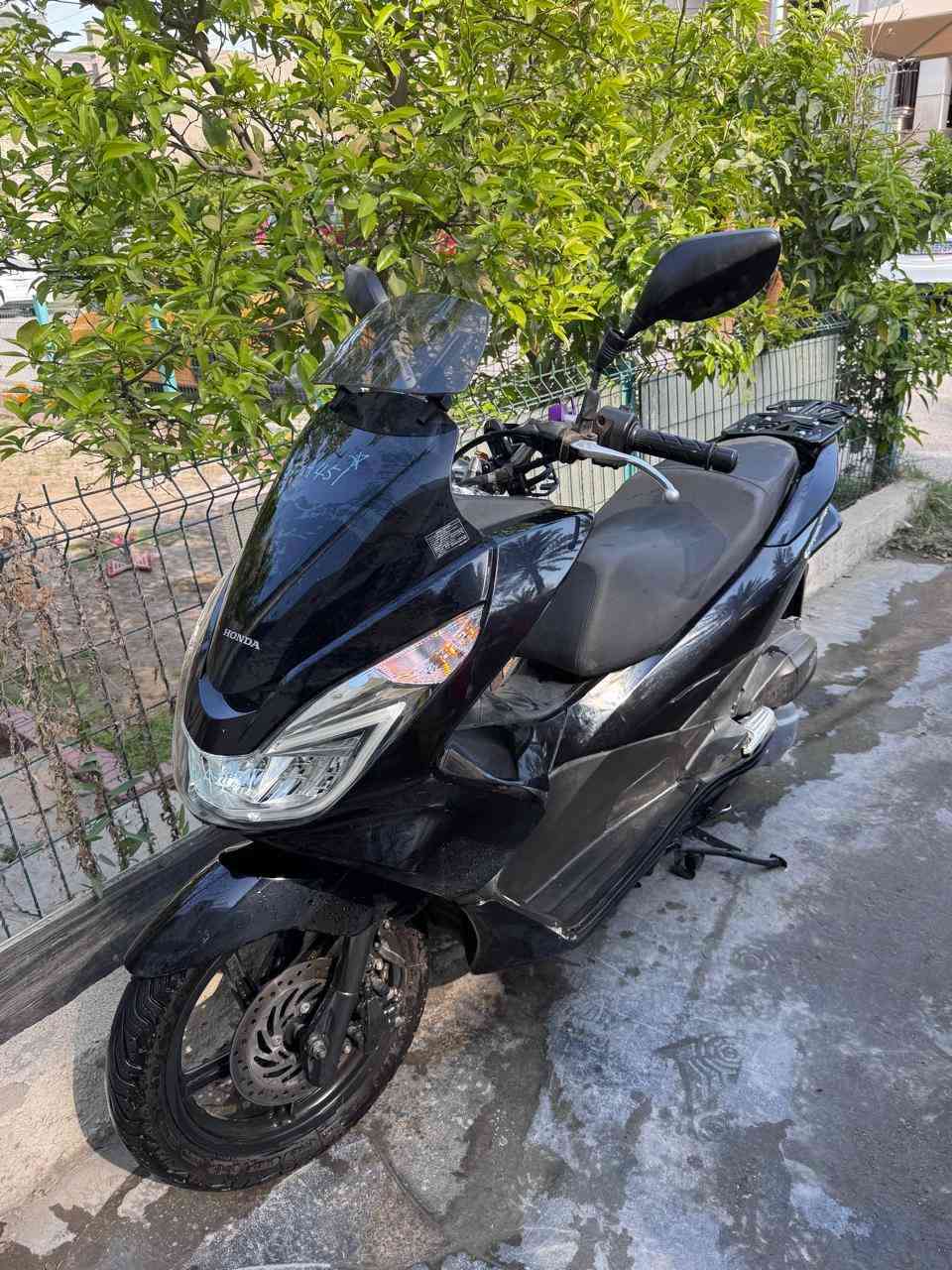 دراجه ياباني بي سي اكس جيل ثاني دراجه جديده مال رمبه زيرو صار اسبوعين نزلناه من الرمبه ماشيه 7500 بلاديه محرك 150 السعر 19 ونص بيه مجال بسيط المكان زيونه ***********
