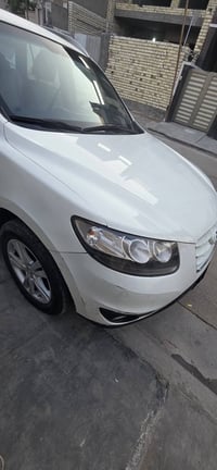 للبيع سنتافي ٢٠١١ خليجي نظيفه كامل مواصفات بغداد سنويه جديده طخات بسيط...