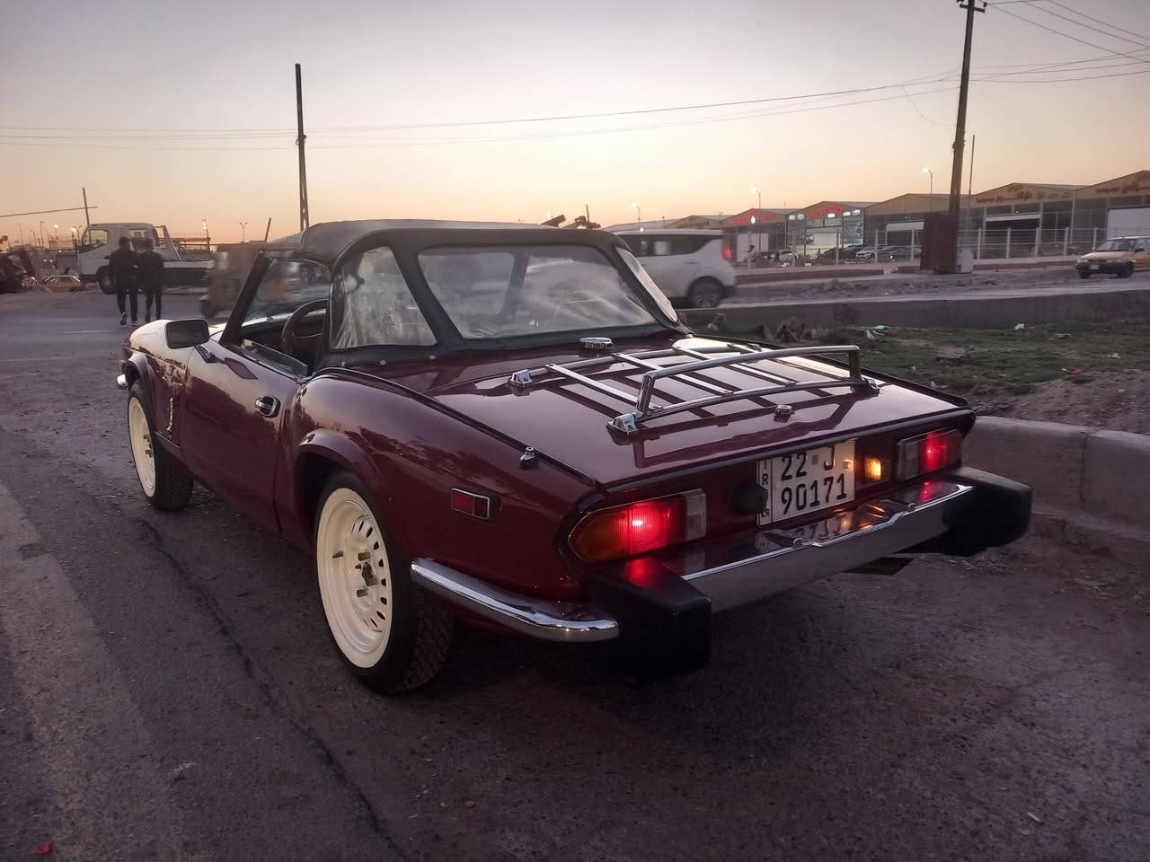 مرحبا شباب
سياره كلاسك بريطانيه 
اسمها ترويمف(سبيتفاير 
للبيع 
موديل ١٩٧٨ 
كشف 
كلش نضيفه مكينه وكير تخبل مكفولات بيها شلعه 
ومعدل تشك الكاع 
اربعه سلندر 
جاهزه من كلشي مابيها نقص برغي مصبوغه عام جماليه 
رقم اربيل نكليزي 
السعر 138 وبيهة مجال
موجوده بلغدير مقابل شقق زيونه
*********** ابو علي
