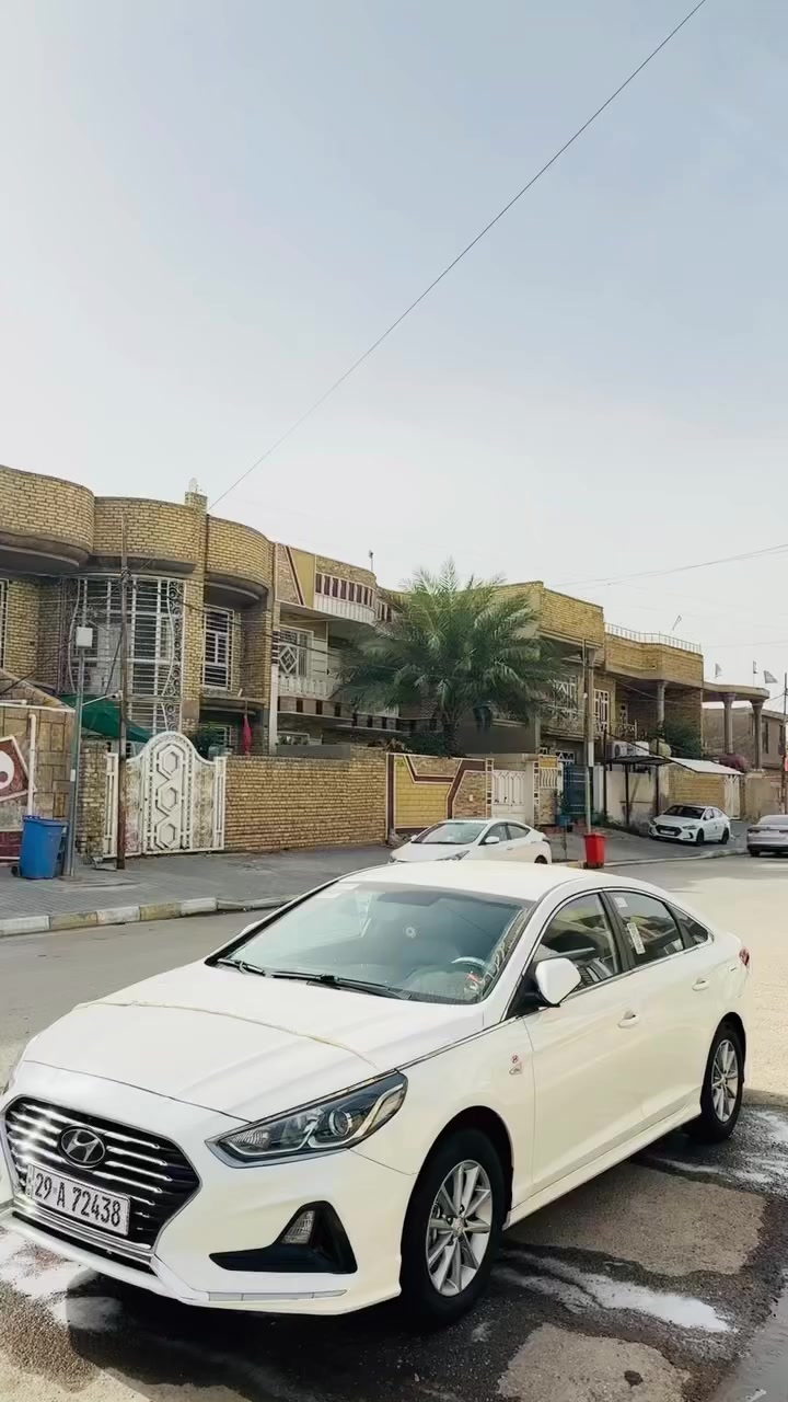 سلام عليكم سوناتا 2020 اصل وارد كوري غاز بلاد اصل سياره خير من الله كلشي مناقصها مواصفات معروفه مري شفط نقاط عمياه كشنات جلد تبريد قطعتين بيها صبغ قطعتين فقط بكوريه ولباقي كله كفاله كير مكينه 2000كفاله  تحويل ثاني يوم سعرها 165 وبيها مجال مكاني كوت ***********
