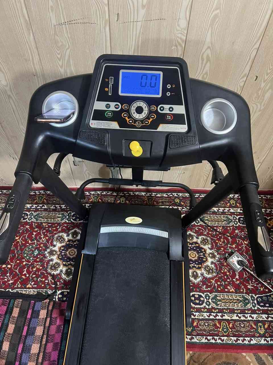 السلام عليكم جهاز جري ستعمال قليل جديد يحتوي على جهاز تكسير الشحوم ويحتوي على اوكس وفلاش وشاحن ويحتوي على حساس نبضات القلب 
ومفتاح امان 
وتايمر وقت 
وقياس المسافات
العنوان بغداد حي لأمانة 
*********** واتساب 
يوجد توصيل 
السعر 180
