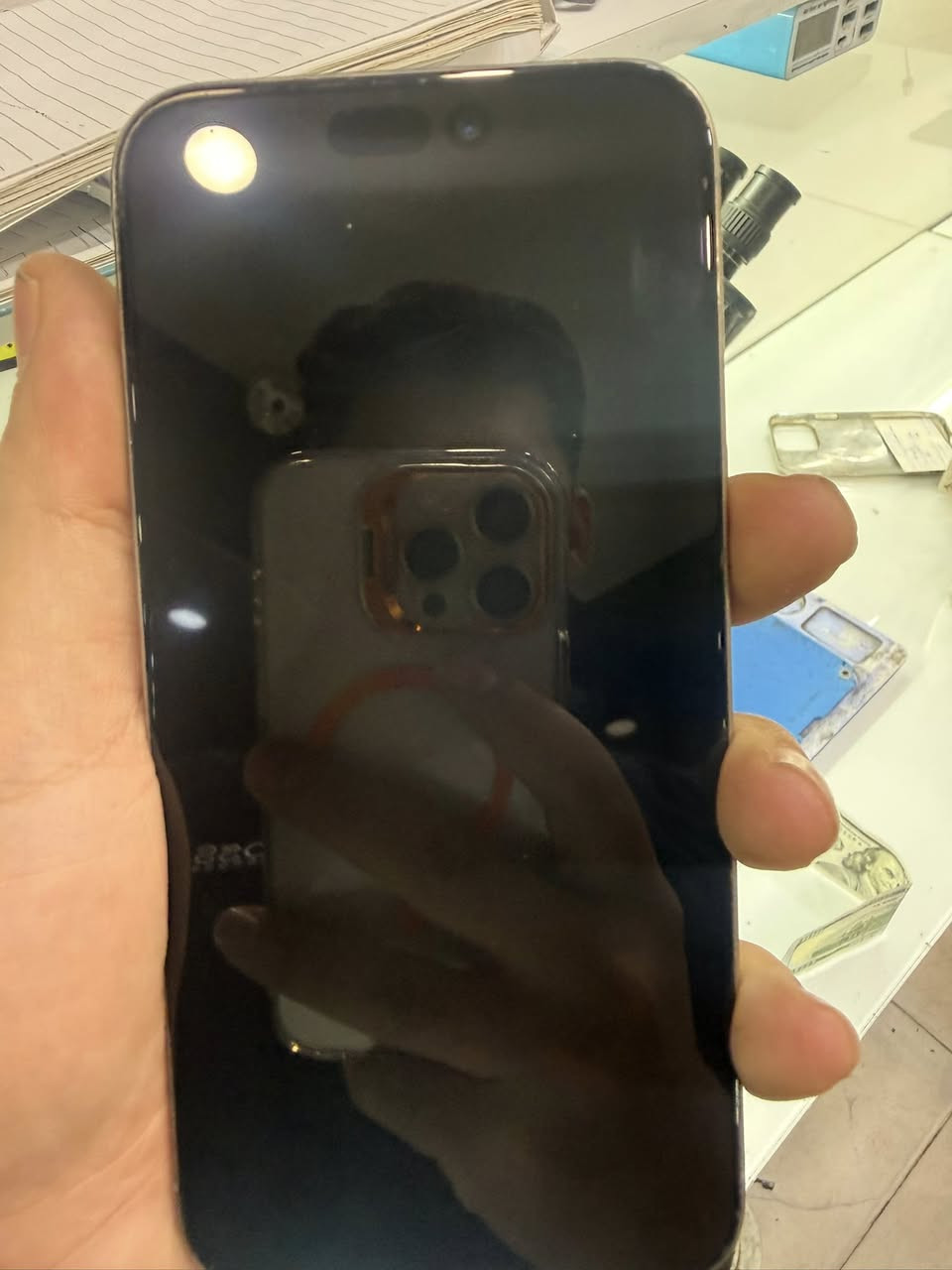 سلام عليكم ايفون 15 برو ماكس ماستر بطاريه 88  ذاكره 256 نظيف لوك  مكاني بغداد الاعظميه ***********
