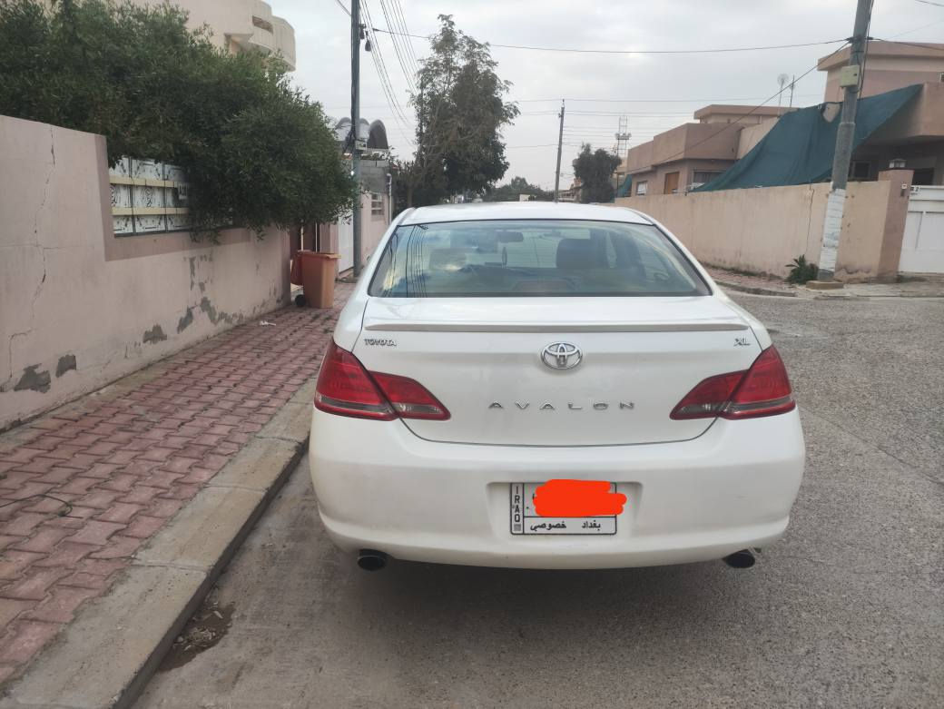 تويوتا افلون   toyota avalon 2007 xl 
وارد أمريكي    v6   3.5  L 
مواصفات :
فتحة سقف و مقاعد جلد و  الأمامي تدفئة و  تحريك كهربائي 
تبريد و تدفئة فول
كوبريسور جديد اصلي مع كافة الملحقات 
بطارية جديدة 
اطارات طخم جديد 
زيت الگير جديد + بلاكات جديده +دبل امامي جديد 
الصدر الأمامي والخلفي كلهن مدامة
الكهربائيات كلها شغالة
گلوب الجيك يشتغل بسبب  الغاء حجر الصالونصة لانها وارد أمريكي .
الگير و المحرك بلادي بدون اي تحوير او تعديل شرط الفحص 
ماشيه 228000 كم 
الضرر  جامولغ السكن الخلفي و و طختين خفيفة 
و الأبواب مصبوغة بدون ضرر   (جمالية و توحيد لون) 
و السونار موجود .
مكان السياره ديالى خانقين 
سعر ١٣٥ وبيها مجال 
للاستفسار متواجد رقم وانترنيت 
*********** خناقين, ديالى
