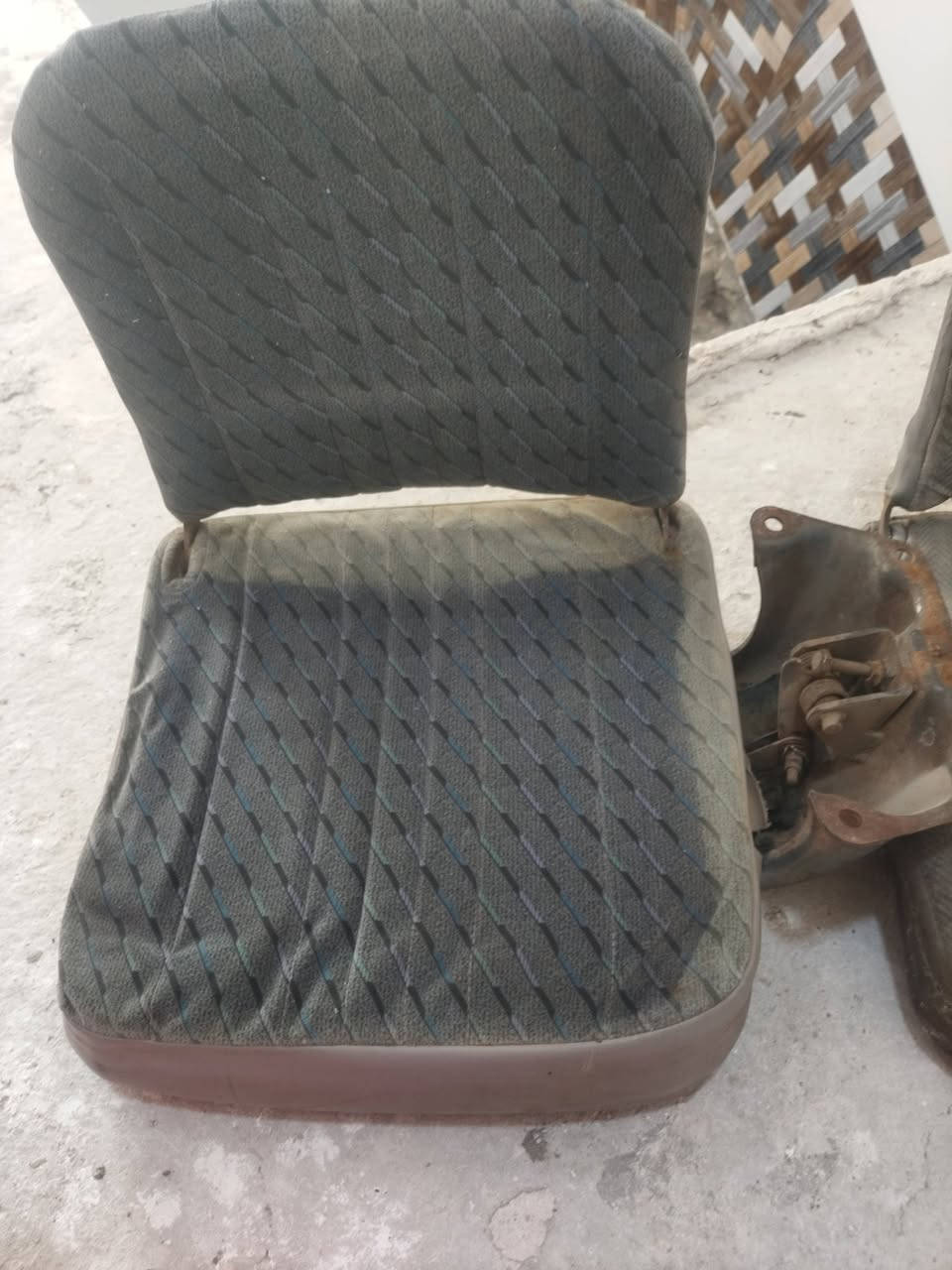 زوج كشنات للبيع
بابل شارع 80 
***********
