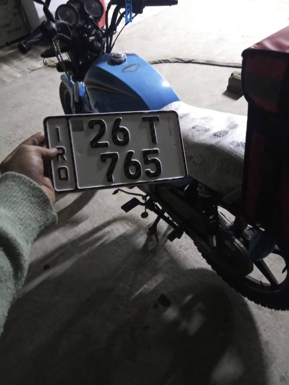 السلام عليكم دراجه شاينك للبيع الدراجه بعدهه بحالة الوكاله  مكينه فول نعومه قبل 4 ايام مشتريهه مرقمه رقم صلاح الدين مميز بعدني ما محولهه  سبب البيع نقص فلوس  مكان الدراجه تكريت ***********
