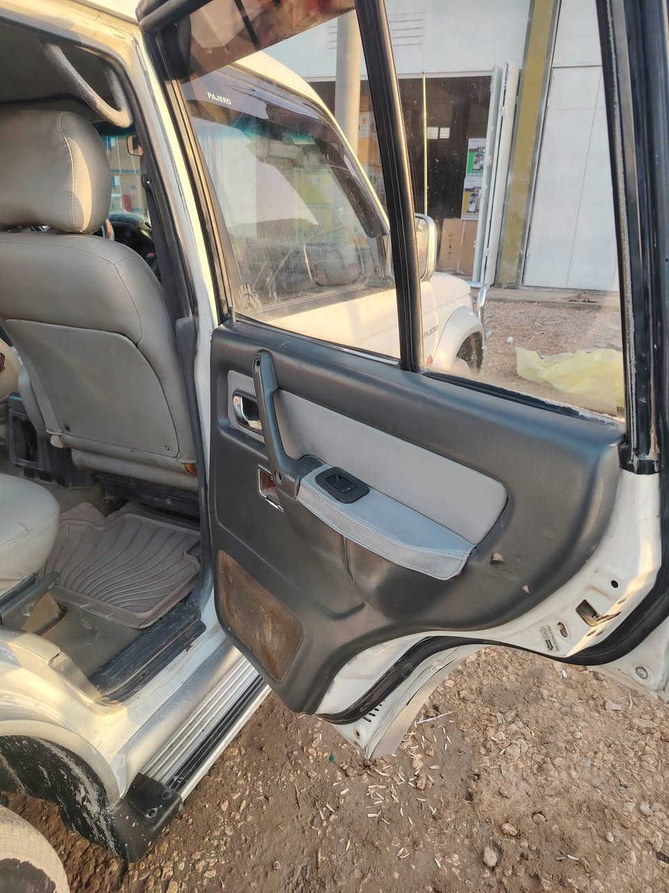 سلام عليكم من رخصة الادمن باجيرو 94 يسره ابلد مكينه وكير ابلادي سياره كلش نضيفه رقم بغداد سنويه ل 27 السعر 58 الاستفسار ***********/***********
