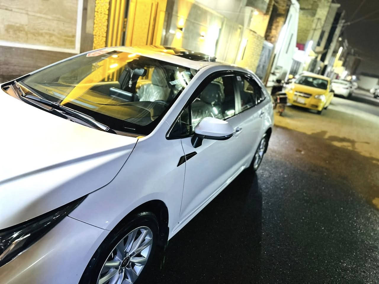 تويوتا كورولا موديل 2023 – ياباني (جيهان)
• الممشى: 52 ألف كم

 • الحالة: فول واحدة على واحد

 • بدون صبغ، بدون بارد، بدون أي ملاحظات أخرى

 • السيارة مضمونة من كل شيء سيارة تريد تحويل تريد وكلا

 • الموقع: بغداد – الغزالية

رقم الهاتف : ***********

 • السعر: 18,500$ بيه مجال بصيط 
 • قابل للتفاوض  شي بسيط
