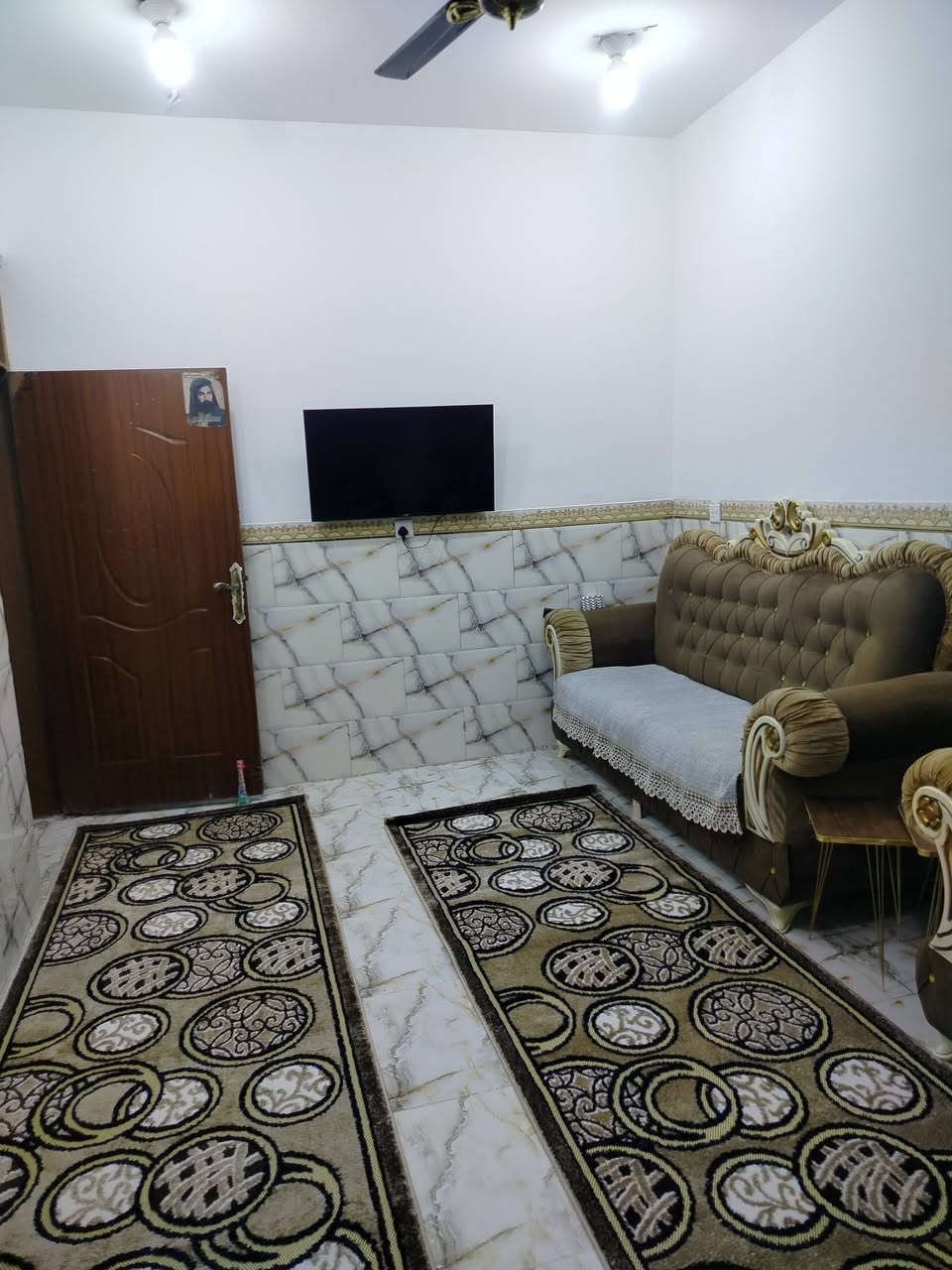 😍 مشتمل للبيع مساحه125م حي الحكيم نزلت ابو كيان الدلال يبعد عن الشارع 250م
🔷 يتكون من غرفه وهول واستقبال ومطبخ وصحيات داخليه وخارجيه 
🔷بناء بلوك والسكف صب بناء مرتب مرقم من بلديه 
💵🔷السعر 35وقابل لتفاوض 
للاستفسار ***********
