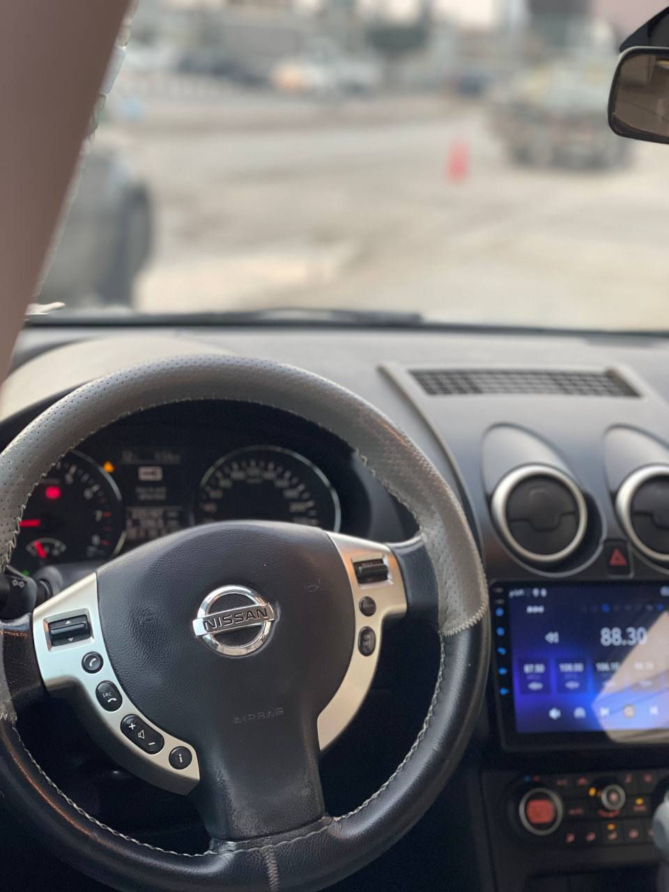 نیسان قەشقا مۆدێل 2012 فول مواسەفات پانۆراما. گێر و مەکینە بەشەرت پشتی جەمپەکی خەفیفی هەیە. بۆنیت بۆیاغ هەردووک چاملغی پێشەوە یەک بست کلێرە 
سەنەوی بەسەرچووە. نرخ 118و کەمێک مەجال 
***********
نیسان قشقا مودیل 2012 فول مواصفات كير محرك بشرط بيها ضربة خفيف من خلفي سعر 118 بيها مجال قليل. *********** أربيل, العراق
