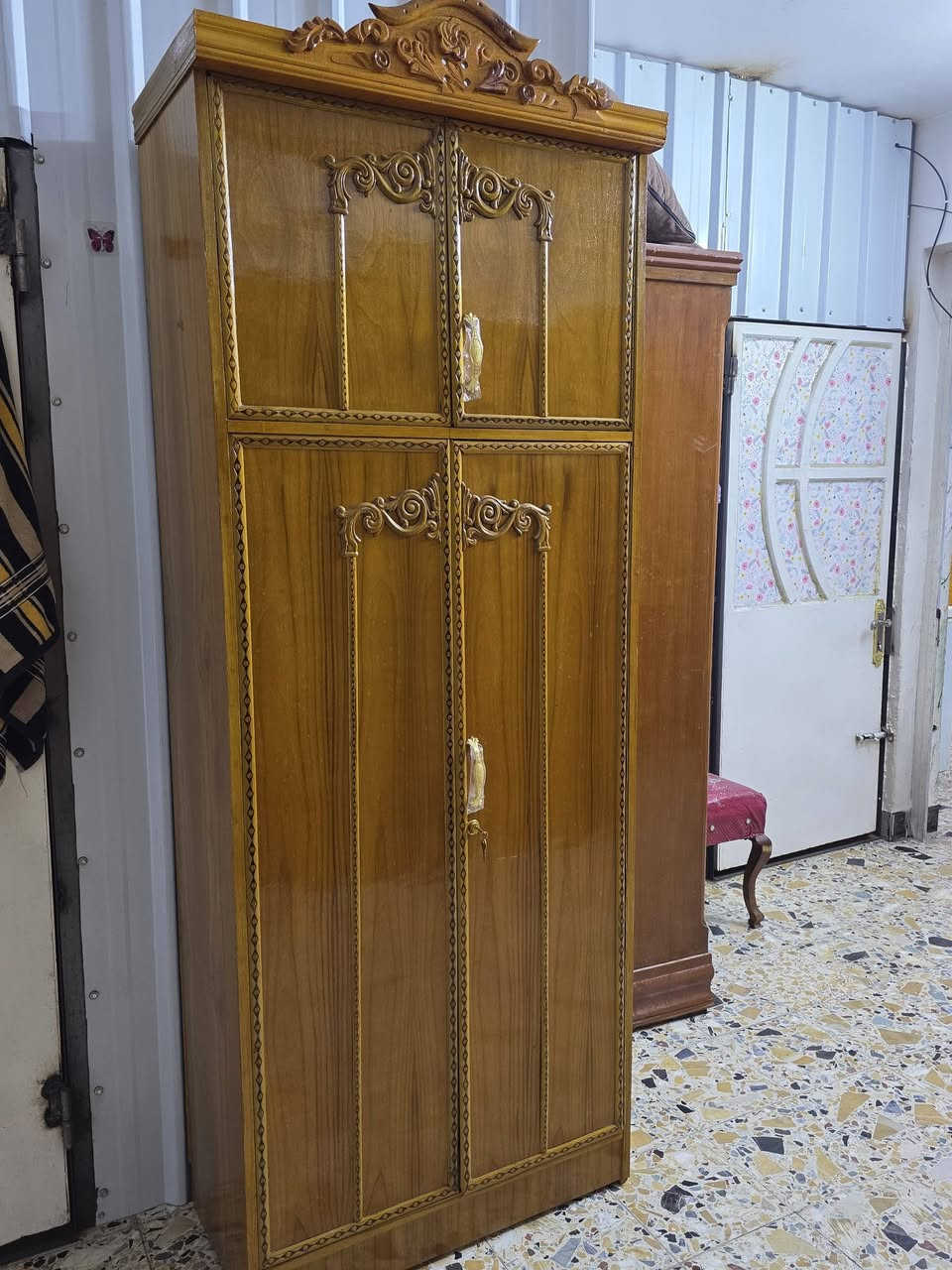 غرفه ام خمسه مستعمله نظافه ١٠٠/١٠٠ مع دوشك ظهر جرجوبه قاعدة الكنتور بلوك سعر ٨٠٠ الاستفسار على رقم *********** يوجد واتساب
