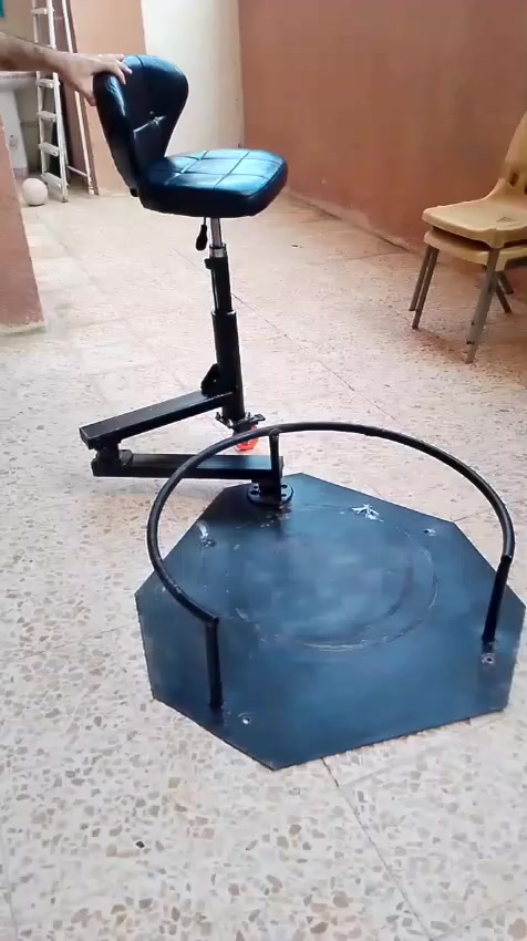 كرسي مال حلاقة للبيع شغل تكمة ودرجه اوله لله شاهد سويته ومحلي اصغير واظايقت منه مكان الحاوي حي الربيع ***********
