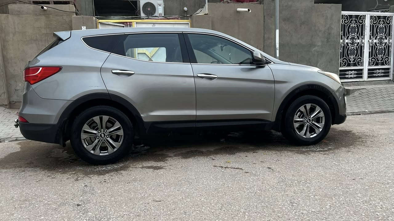 السلام عليكم سنتافي للبيع مديل 2015
حادثها بامريكا شبر صبغ بقبق الجنطه بس 
بجم كبس محرك ع وضع لبلاد ما مفتوح
 مواصفات عاديه تحكم ستيرن اربعه دسك شاشه دوشمه كشنات 
سياره مال جناي رقم نجف بسمي
 رقم الهاتف ***********
