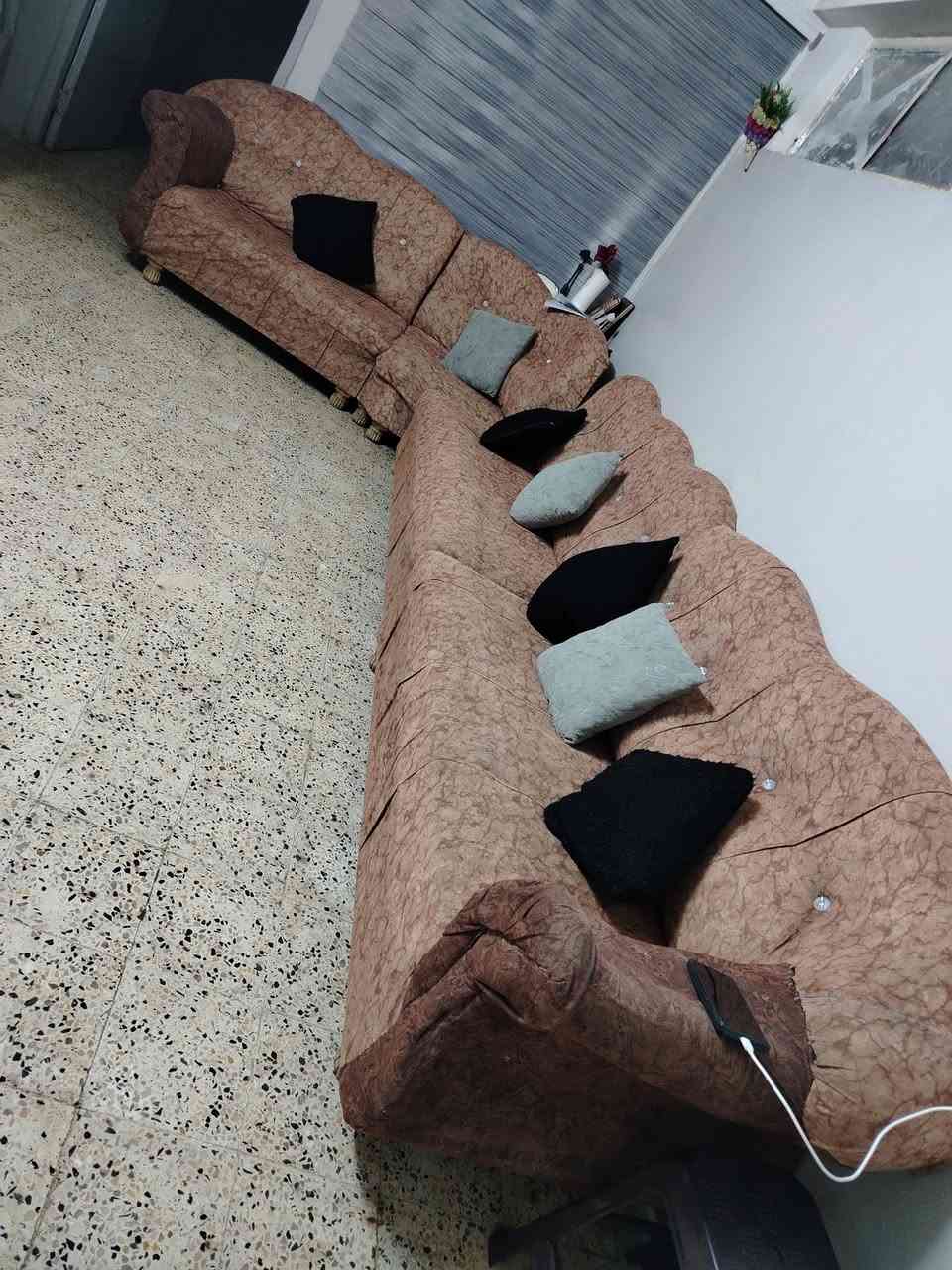 ديوان عراقي ٧امتار اب 175 دركزليه ***********
