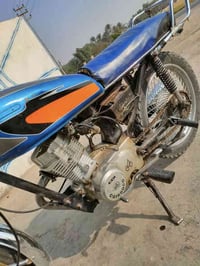 دراجة للبيع تجميع مكينة ارشاا  السعر200وبيها مجال حك الجية  للتواصل077...