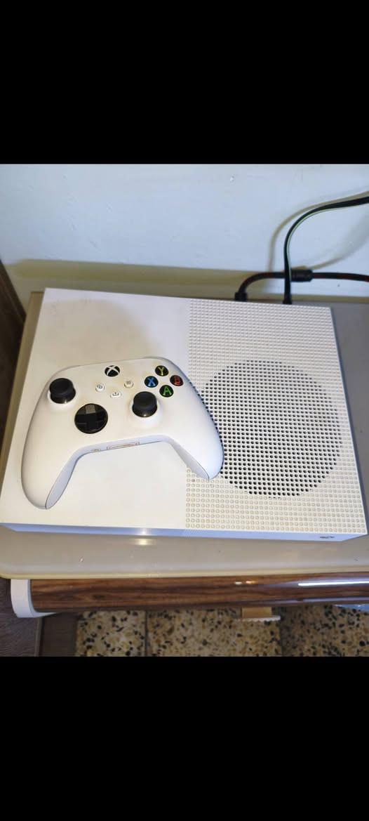 السلام عليكم بما انو قربت العطله وراح تصعد الاسعار 
اكس بوكس one s ديجتال واحد تيرا ممفتوح لوك ستيكر نضافه 99% مع يدة السيريس اس +بي كيم باس شهر و حساب بي
Gta5 
FC2025
Forza horizon 5 
Minecraft 
the hunter call the wil 
RESIDENT EVIL 3
RESIDENT EVIL 2
عنواني بغداد مدينه الصدر 
السعر 180 بي مجال بسيط 
لل استفسار *********** واتساب
