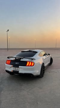 فورد موستنك GT 5.0 2022 ماشية 12500ml كير 10 نمر شفتات ستيرن نظام الخر...