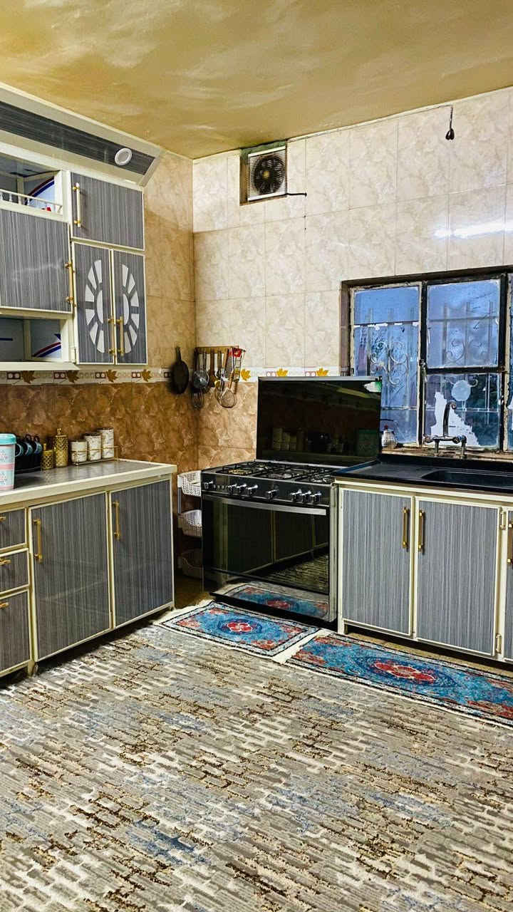 بيت للبيع غرفتين و ربعة هول و مطبخ و موزع .... سعر.... 55 قفل  بالجميلة قريب على القاعة الجميلة  يم مهندس عمر محمد العبيد الفرع يطلع عل الدكتور أحمد المسلط
