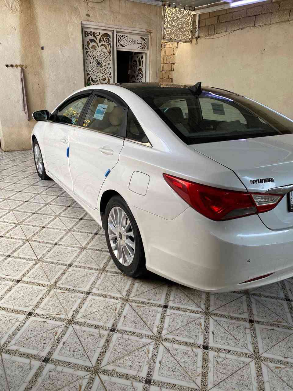 سلام عليكم للبيع سوناتا خليجي موديل 2011 كفاله من الضربه والتبديل والصبغ والفتح بيه صبغ بلهلال الخلفي أثر زنجار محرك 2400 محرك كير تبريد حداديه كفاله فول مواصفات سياره رقم بصره جديد سنويه مجدده 2030 شاشه كامره خلفيه تحكم ستيرن نضام أيكو شفتات سرعه حساسات خلفيه تبريد قطعتين مرايات شفط  سعر 120 وبيه مجال قليل سياره جديده ***********عنوان بصره
