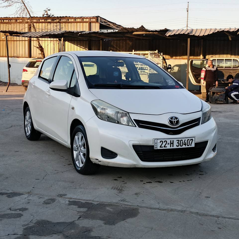 توێتە یارس مۆدێل 2013 خەلیجی رەنگی سپی . جامتا .
سیارەکەی هەتا بەلێی جوان و تۆکمەیە 
بەنەزبەت سبوخ هیجی نیە 
هەموو گیانی بەشەرتە 
چوار تایی نوێی لەسەرە دوو دبلی پشتەوەی نویە  رەقەم و سەنەوەی نوێیە و باناوی خۆمە 
چوار جام کارابایی . یکۆ . پێنج بالیڤ . هەموو گیانی بەشەرتە یەک دینار مەسروفی نیە 
بەنزبەت سحری 100 کەمەک مەجال . 
ناونیشان هەولێر گەرەکی کورانی نوێ 

*********** أربيل, العراق
