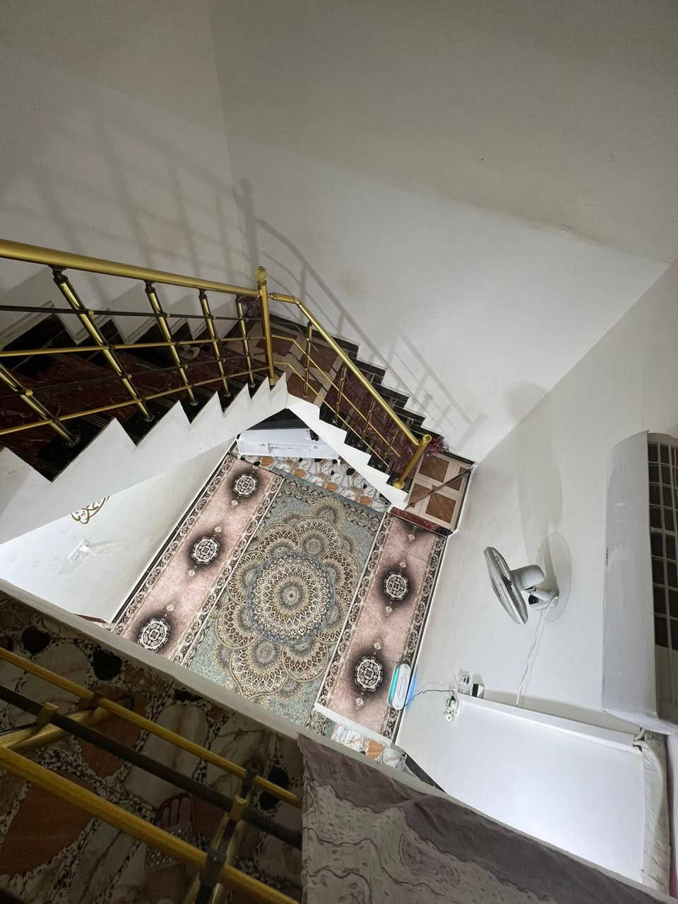 بيت طابو صرف بلاسكان الصناعي قرب المجسر 100متر طابقين والثالث بيتونه 4ونص في 6 كونكريت
السعر 135
 لتواصل***********
